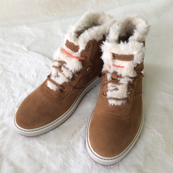 NEW IN BOX Hush Puppies Real Suede Booties - Picture 3 of 5